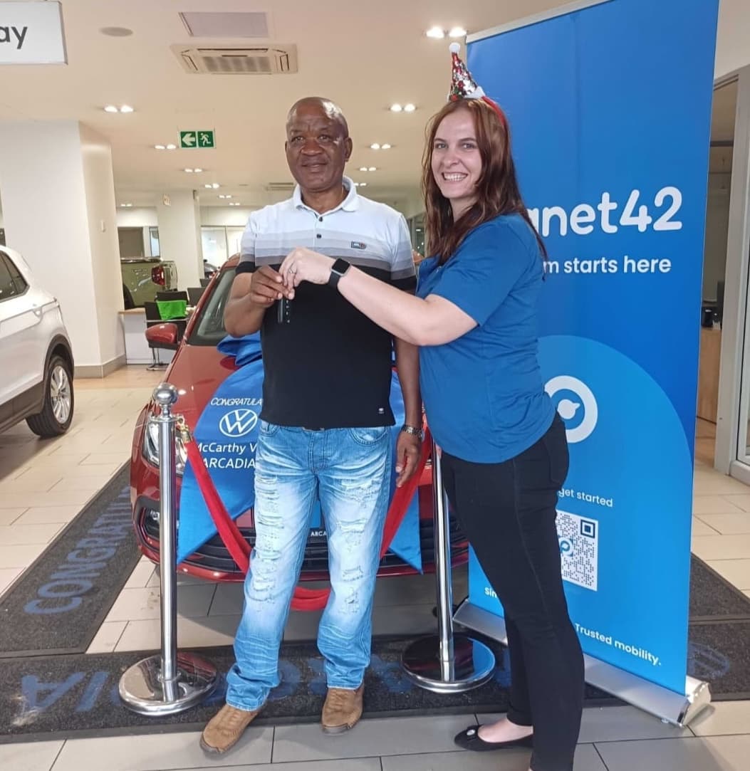 Planet42 handover moment